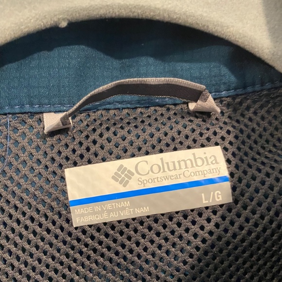 Columbia Breathable Polyester Button Up Shirt - Picture 2 of 3